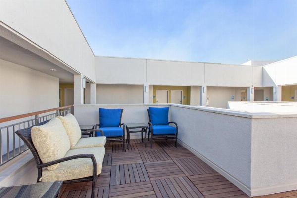 Holiday Inn Express West Los Angeles-Santa Monica, an IHG Hotel image 16